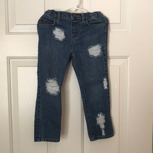 Like new condition 4t distressed boyfriend jeans.
